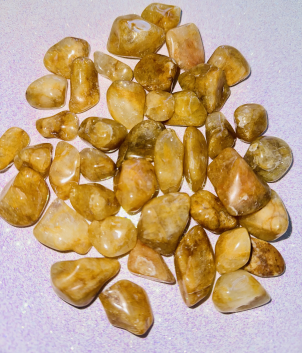 Mant stones gathered together in various shades of golden yellow